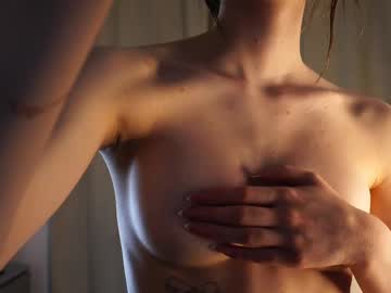 girl
        noreengelling cam image #4449975