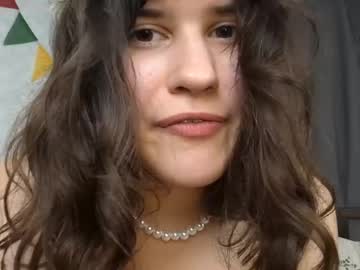 girl
        anna_in_wonderworld cam image #3847505