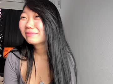 girl
        hinatabroks cam image #3920668