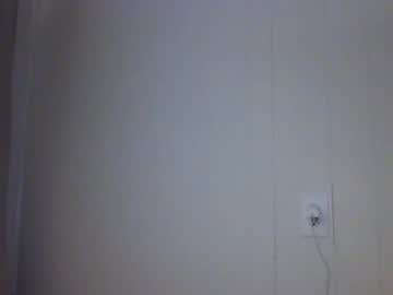girl
        your_fav1 cam image #4644817