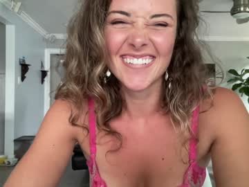 girl
        bloomyogi cam image #3052785
