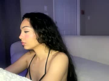 girl
        dreamy_gabriella01 cam image #3447304