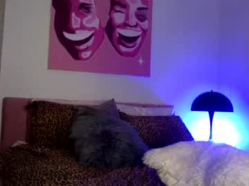 girl
        tastytilly cam image #1096934