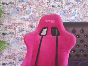 girl
        angelina_new cam image #2465258