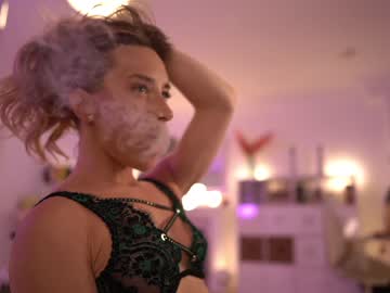 girl
        hannahjames710 cam image #1183733
