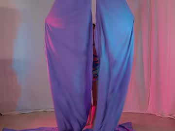 girl
        kittycaitlin cam image #3063282