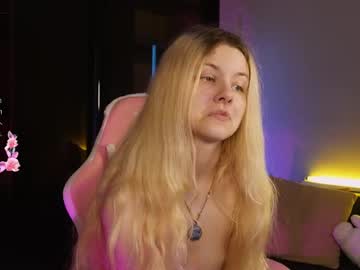 girl
        agnesscarterr cam image #4434541