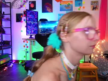 girl
        emmasky69 cam image #3896843