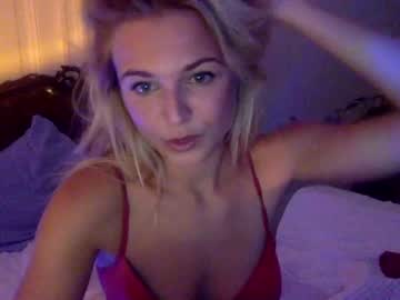 girl
        alexia_______ cam image #2196760