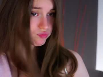 girl
        aislyfarran cam image #4677275
