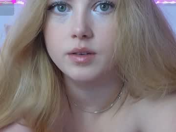 girl
        small_blondee cam image #4147562