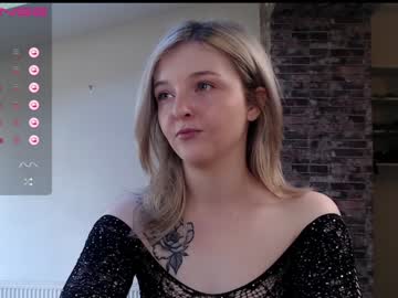 girl
        lucydelovely cam image #1456537