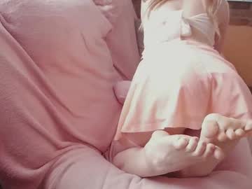 girl
        clementine__ cam image #2854119