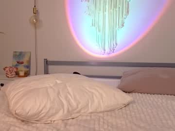 girl
        y_u_m_i_k_a cam image #973515