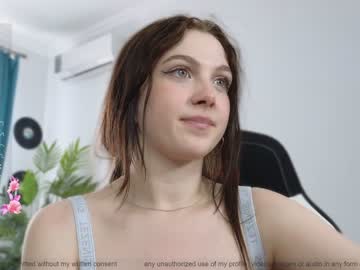 girl
        small_blondee cam image #2758295