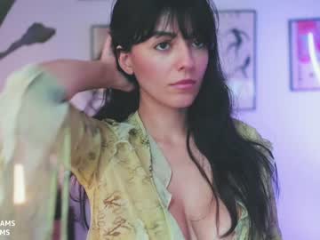 girl
        katdreams cam image #1583110