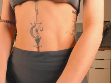 girl
        maxinefoulkes cam image #3869535