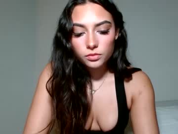 girl
        breezy6908 cam image #1421256