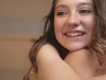 girl
        mia_elfie cam image #3189413
