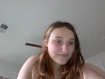 girl
        kittenbaby90 cam image #2363620