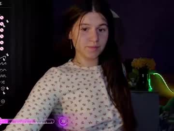 girl
        bellaelya cam image #4377971