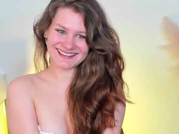 girl
        charlotte_wow cam image #2736542