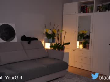 girl
        _blackbee_ cam image #1195795