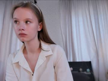 girl
        aislyworld cam image #2413946