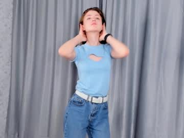 girl
        katieedgington cam image #4265215