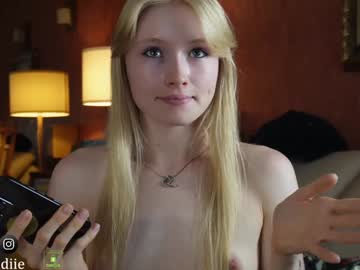 girl
        bestblondiiecb cam image #2966066