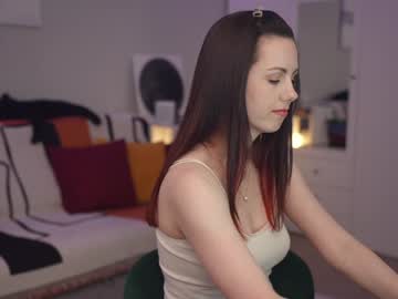 girl
        _blackbee_ cam image #4185845