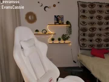 girl
        cassie_evansss cam image #4659063