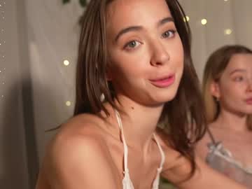girl
        mother__of__dragons cam image #3800820