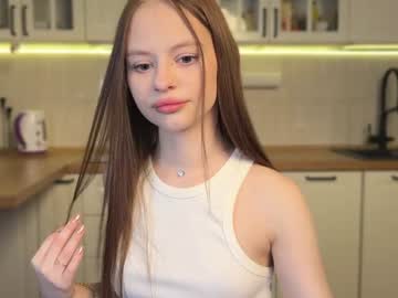 girl
        tweety_sweetie cam image #3623316