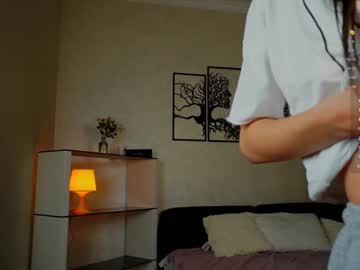 girl
        pollycilley cam image #3278603