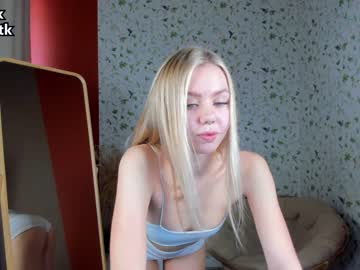 girl
        cassie_palmer cam image #2604659