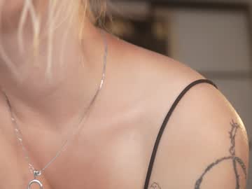 girl
        kira_censori cam image #3266067