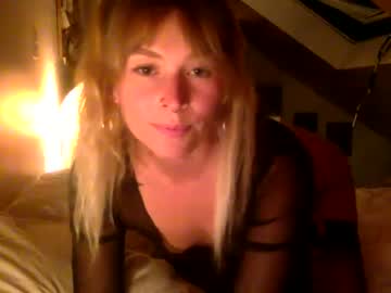 girl
        lunarosestone cam image #1723883