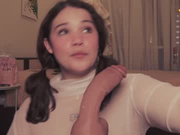 girl
        chery_lady22 cam image #1864410