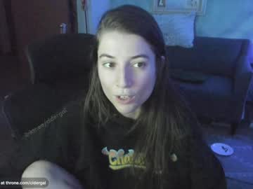 girl
        cidergal69 cam image #3887311