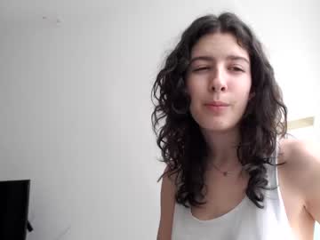 girl
        frenchava cam image #1568490
