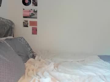 girl
        justpiper cam image #2845780