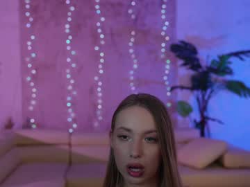 girl
        kira0541 cam image #3391132
