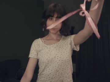 girl
        meghanash cam image #2678324