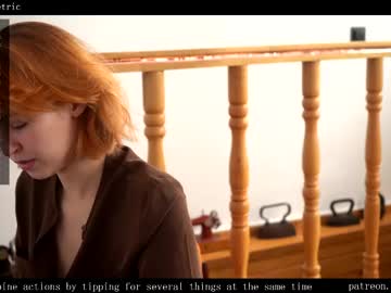 girl
        ms_dira cam image #4444506