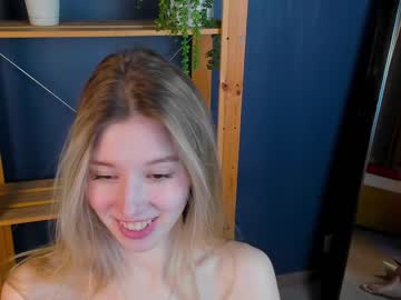 girl
        milablush cam image #2170966