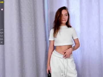 girl
        reginaleslie cam image #154199