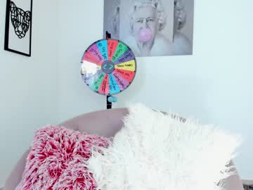 girl
        missniley cam image #89112