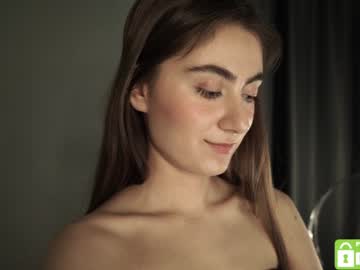 girl
        tessarosse_ cam image #1025712