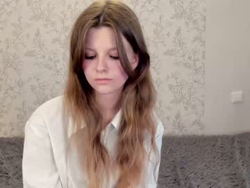 girl
        alainaestrada cam image #1777921